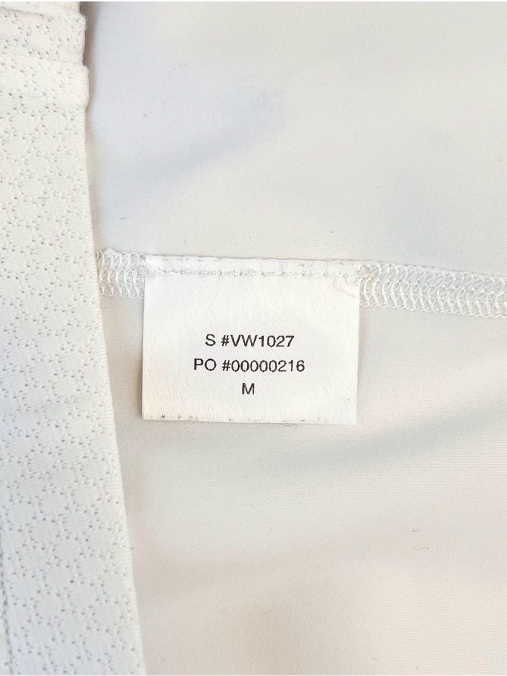 Vuori Daily Crop Tank Scoop Neck Bra Top Athleisure Size Medium White - Picture 5 of 5
